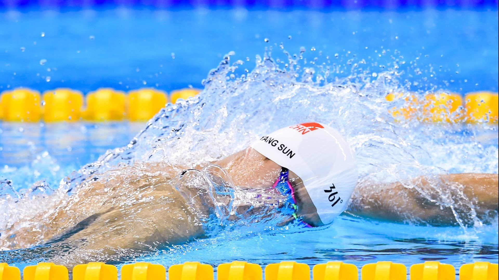 世界杯主题曲再登榜首 多国语混唱版刷爆社交平台