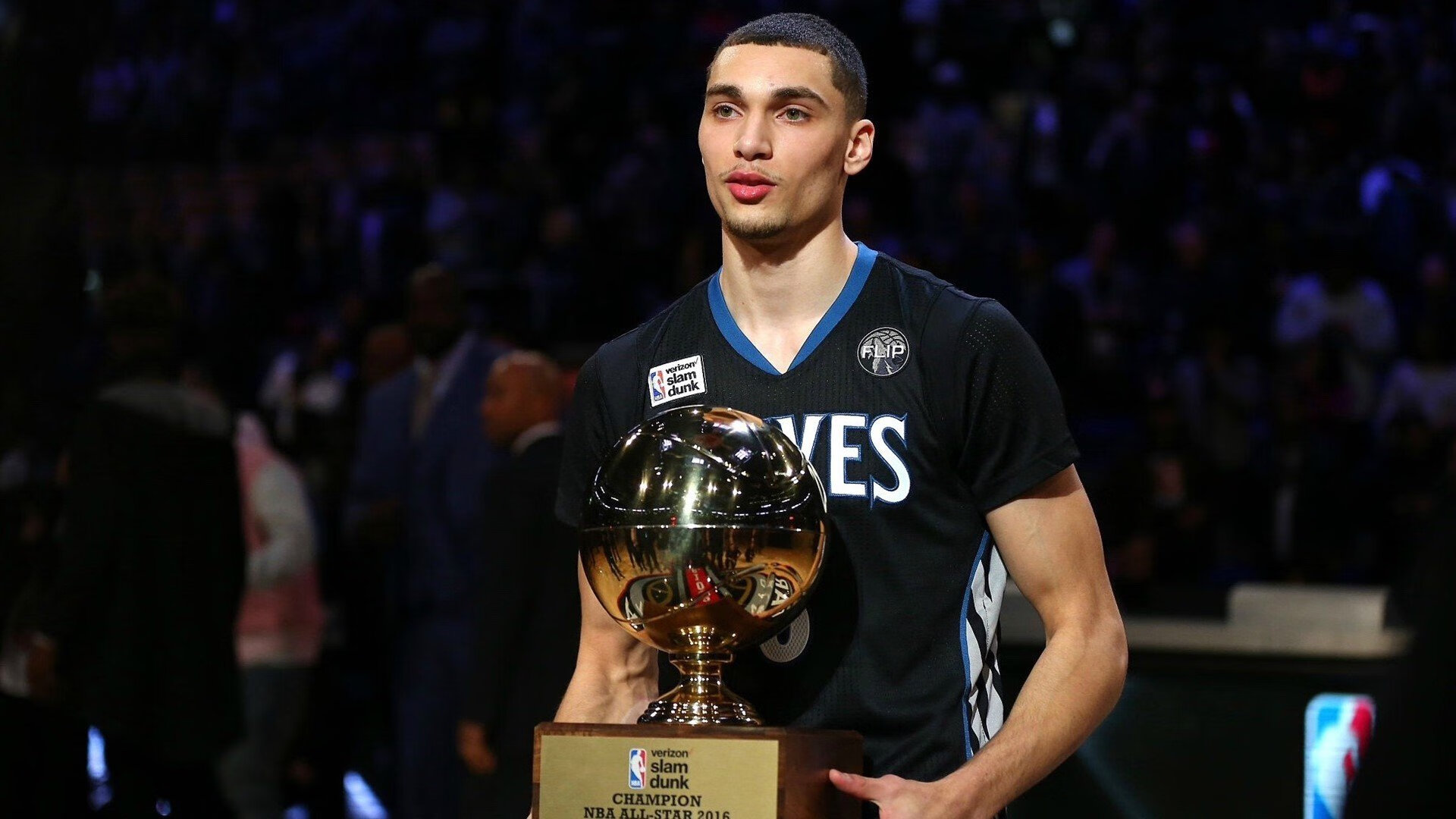 欧冠新赛季全面打响：皇马首战四球大胜送出卫冕宣言